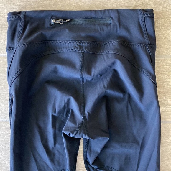 Lululemon‎ Black Cropped Leggings Size: 6 - Picture 3 of 8